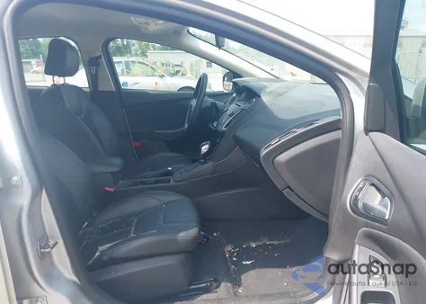 2016 Ford Focus Se z USA, uszkodzony, nr VIN 1FADP3F24GL321187